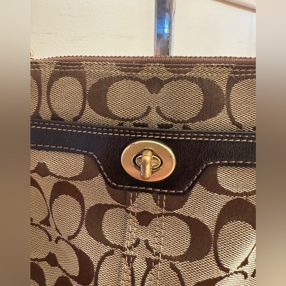 Coach Turn-lock - Picture 2 of 16